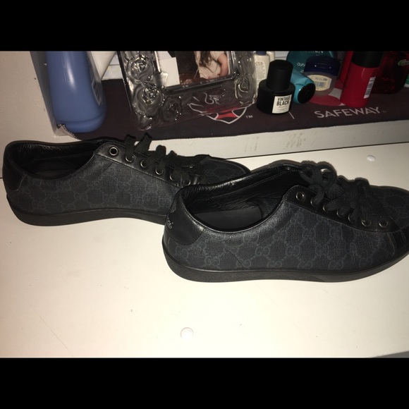 Gucci authentic shoes. Low top size 9 - Picture 4 of 7