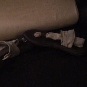 Sanuk grey sandals