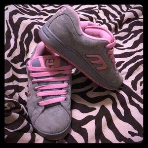 Ladies Etnies Skate Sneaker.