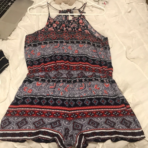 Romper with pockets! - Picture 1 of 2