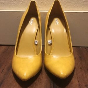 Mossimo yellow pointed toe pumps