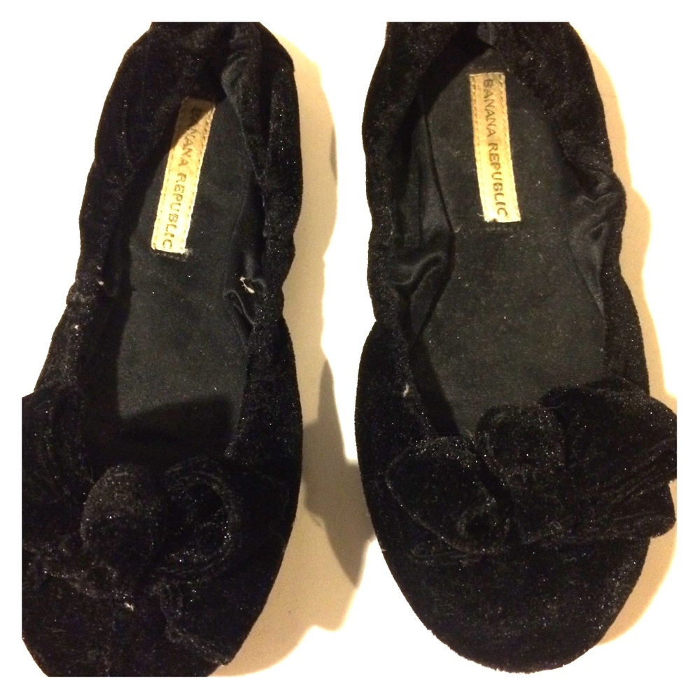 Banana republic velvet slippers size 5 runs small