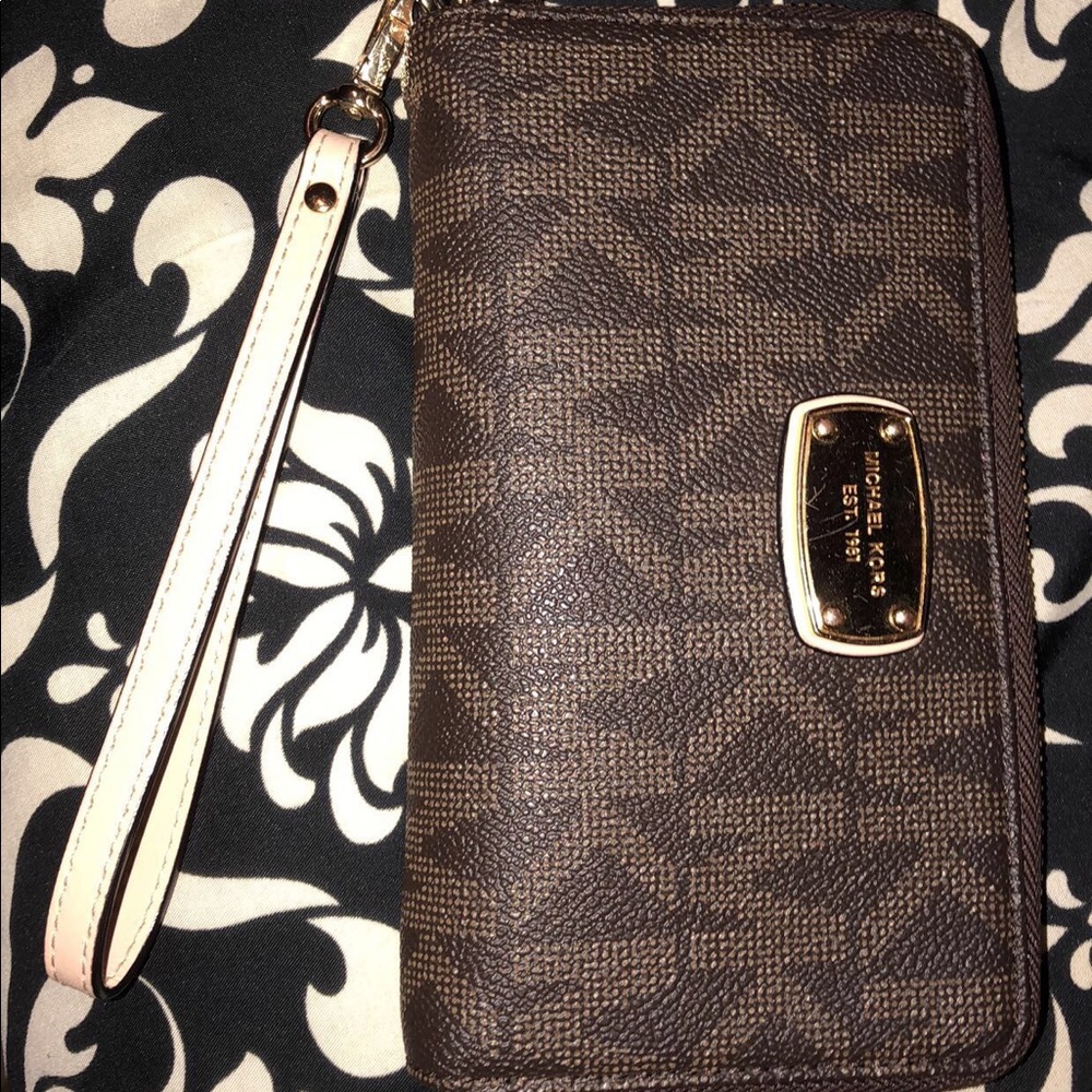 Michael Kors wristlet