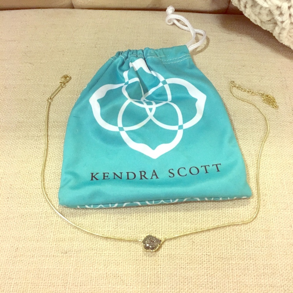 Kendra Scott necklace