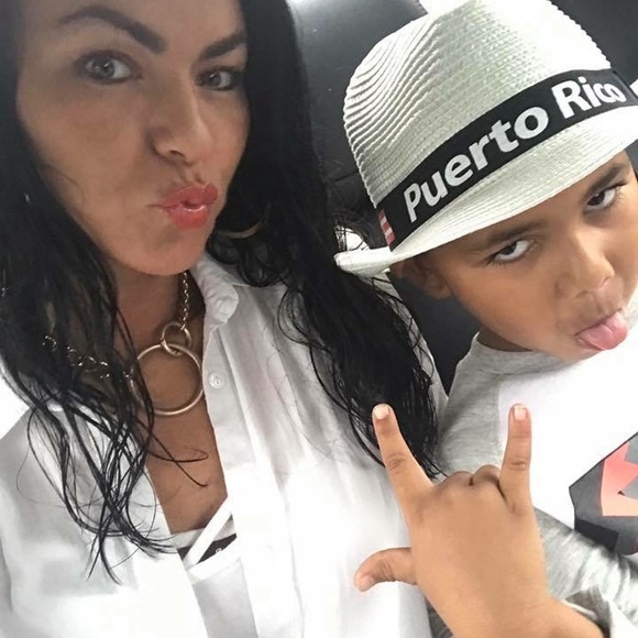 Meet your Posher, Carrie - Picture 2 of 3