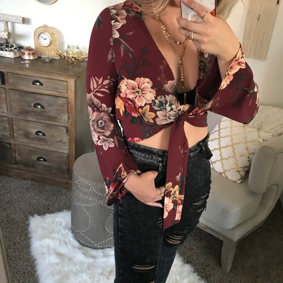SALE✂️Burgundy Floral Tied Up Blouse - Picture 7 of 7