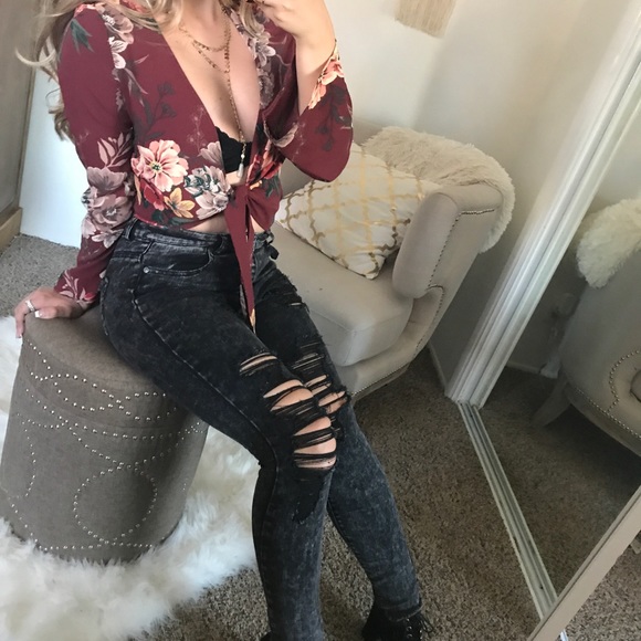 SALE✂️Burgundy Floral Tied Up Blouse - Picture 2 of 7