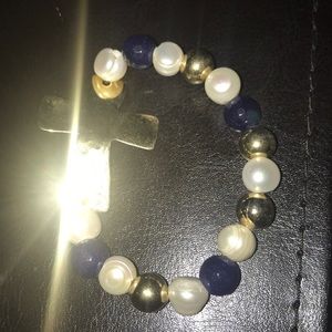 Stretchy cross bracelet