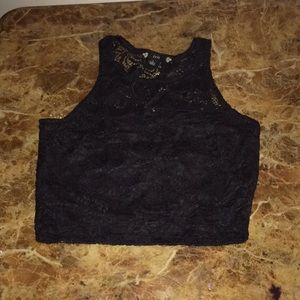 Crop top .
