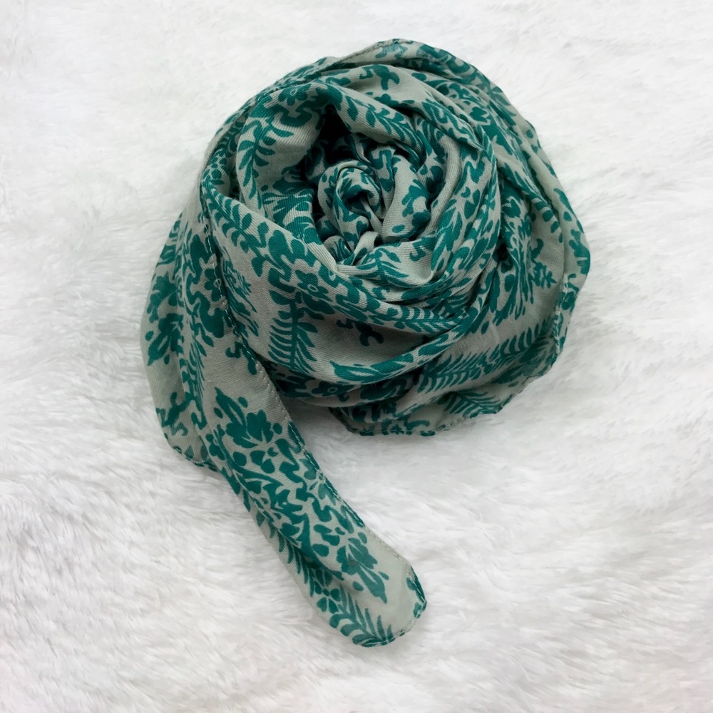 SALE Green White Geometric Print Scarf