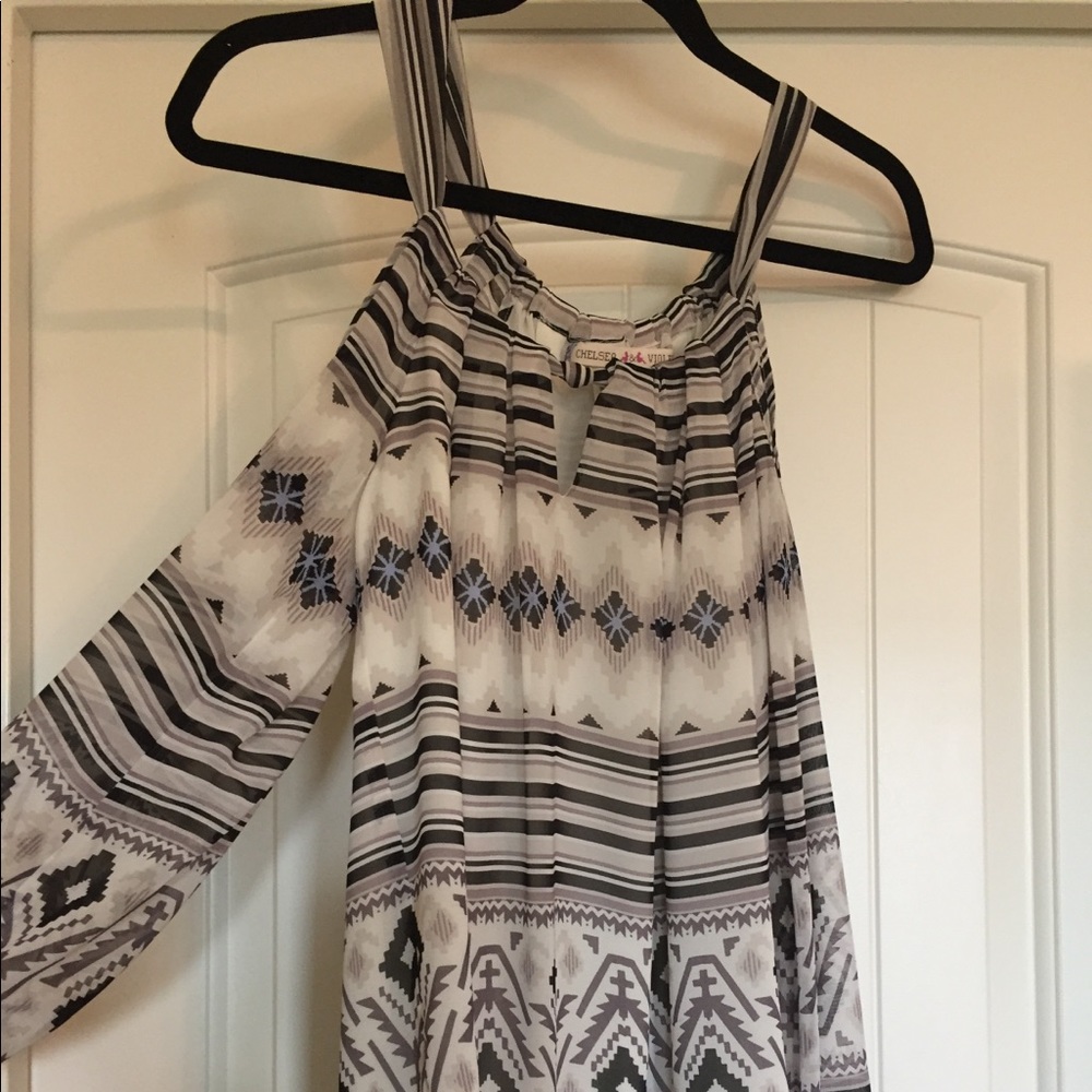 (NWOT) Chelsea & Violet Cold Shoulder Top