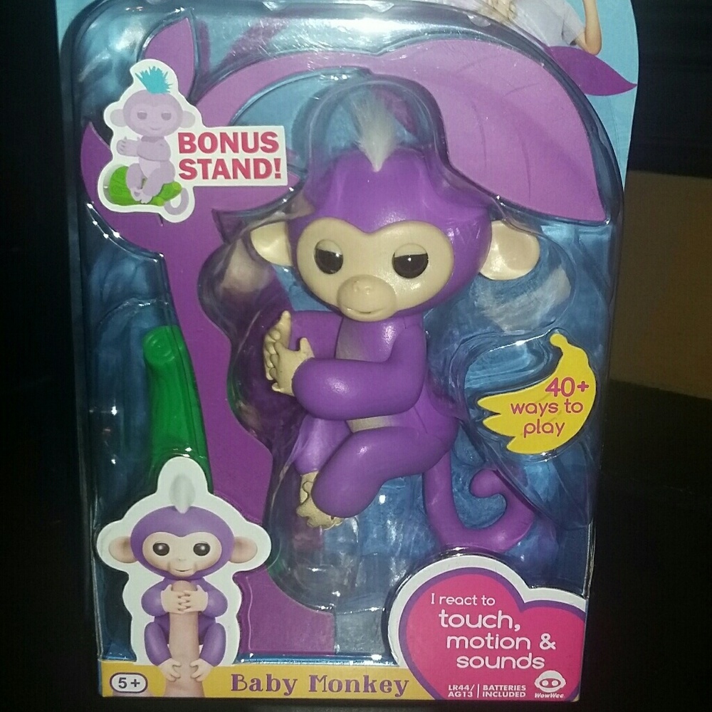 FINGERLINGS Mia with bonus stand