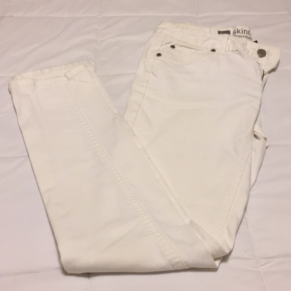 Premium white denim skinny jeans.
