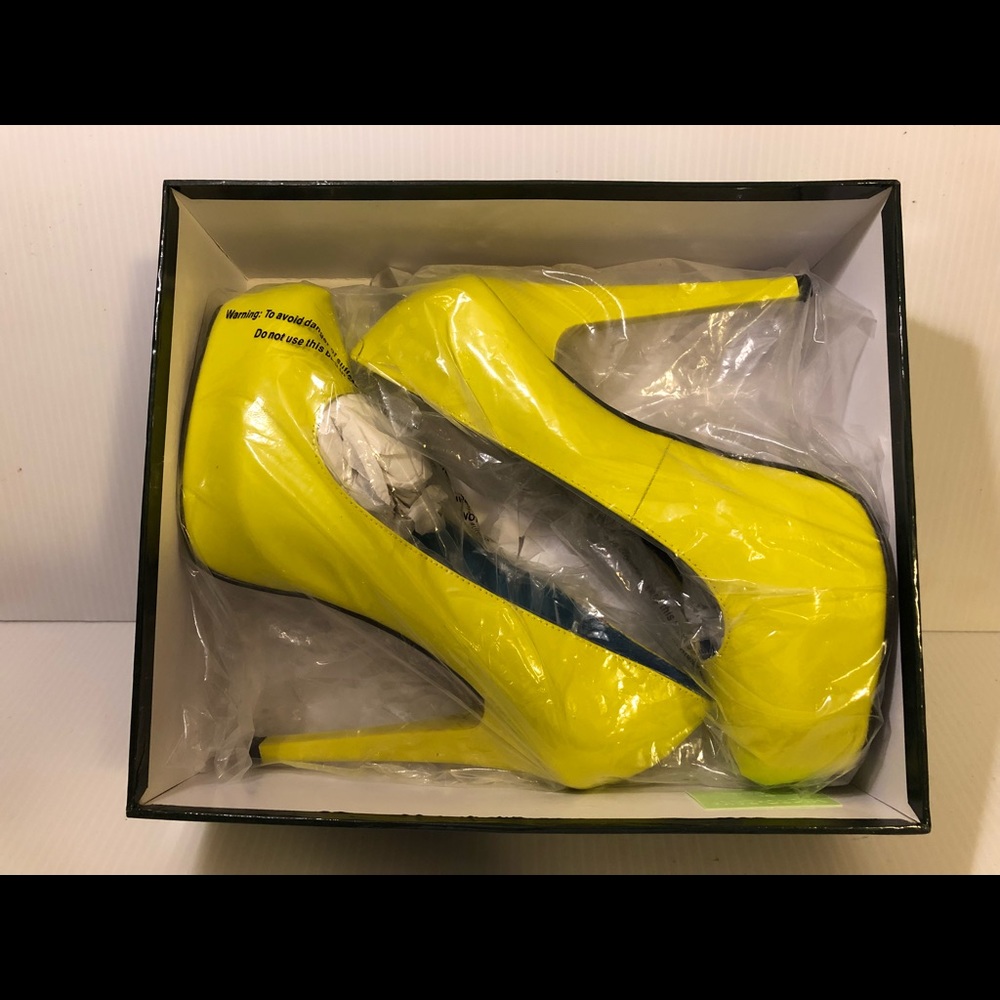Shoes - Picture 6 of 8