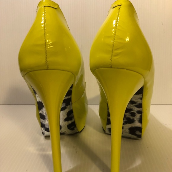 Shoes - Picture 4 of 8