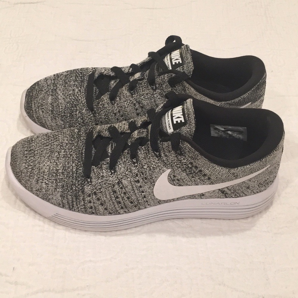 Women's Nike LinarEpic FlyKnit size 8