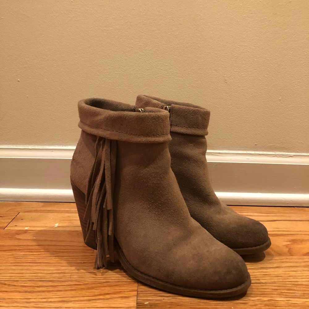 Jessica Simpson taupe ankle boots w/ fringe