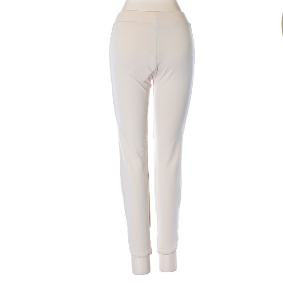 CLOSET CLOSING - Picture 2 of 5