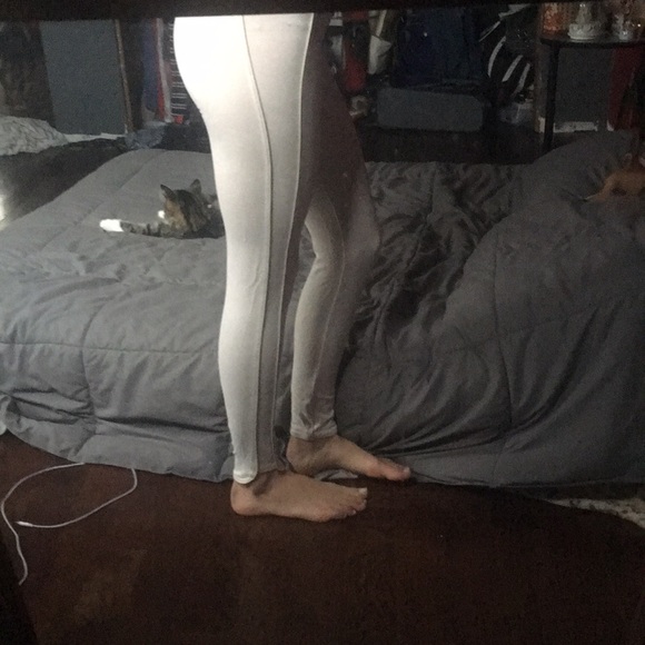 CLOSET CLOSING - Picture 3 of 5