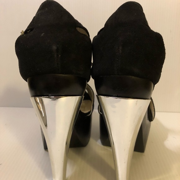 Shoes - Picture 4 of 8