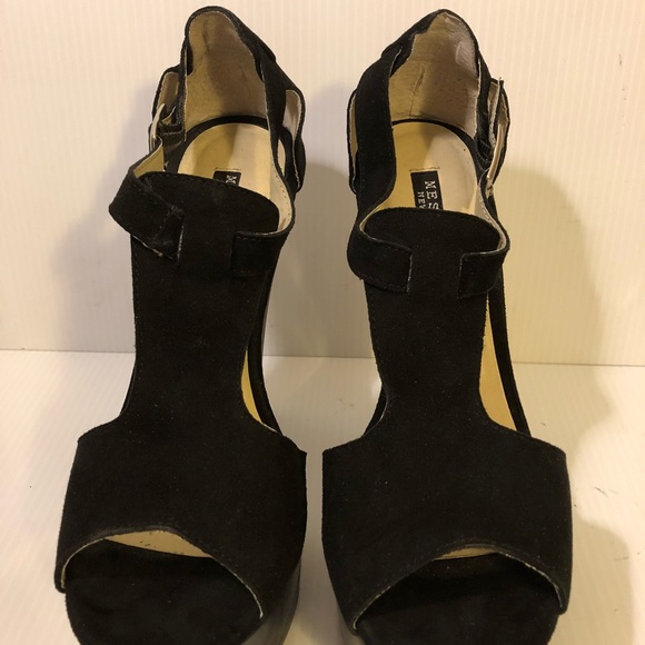 Shoes - Picture 5 of 8