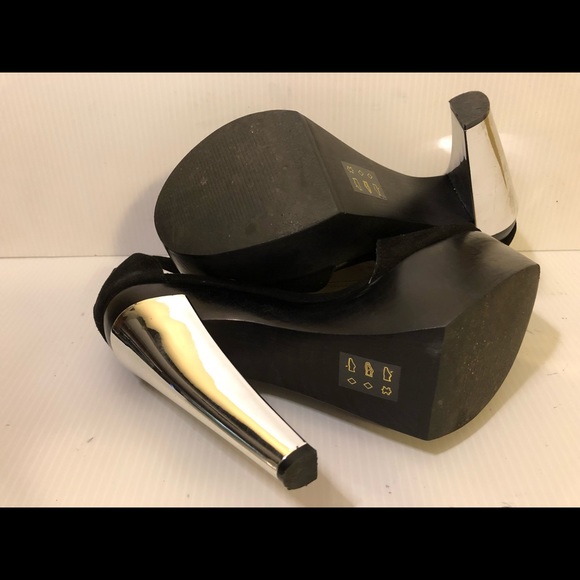 Shoes - Picture 6 of 8