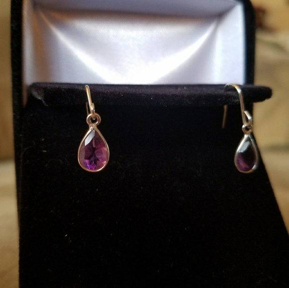 Teardrop shape amethyst and silver earrings - Picture 3 of 4