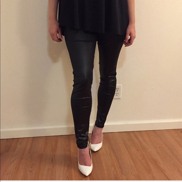 •RESTOCKED•Faux Leather Highwaisted Ankle Leggings - Picture 2 of 5