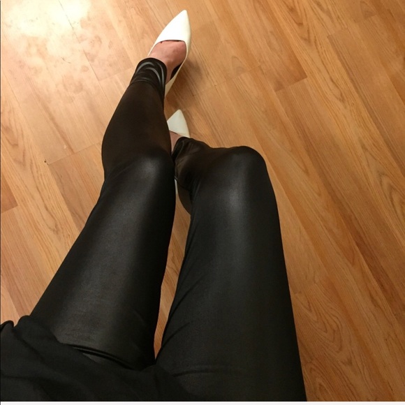 •RESTOCKED•Faux Leather Highwaisted Ankle Leggings - Picture 3 of 5