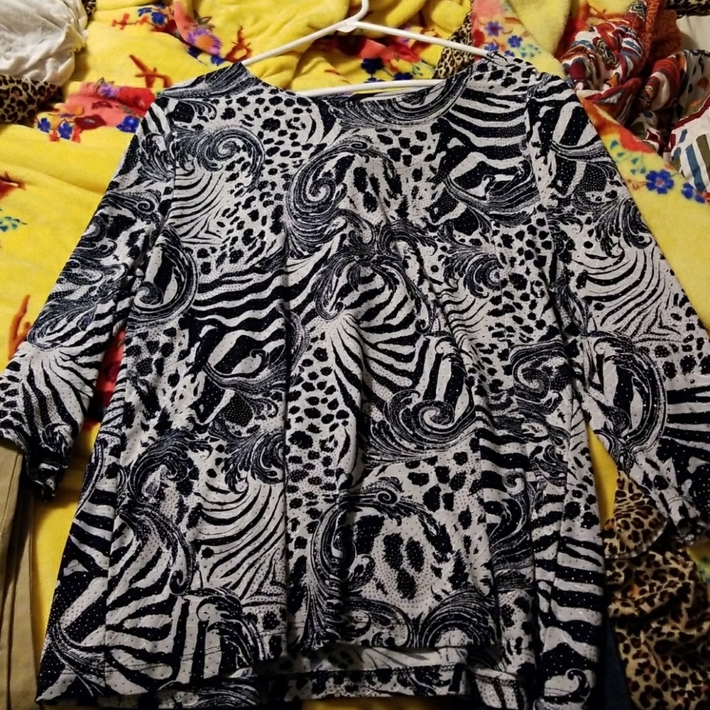 XL navy & white patterned blouse