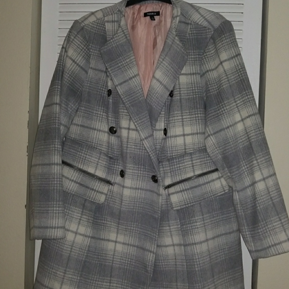 HOST PICK!!!🤗Very stylish Torrid Coat