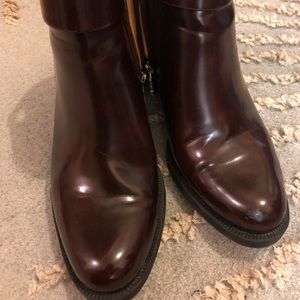 Low heel wine booties