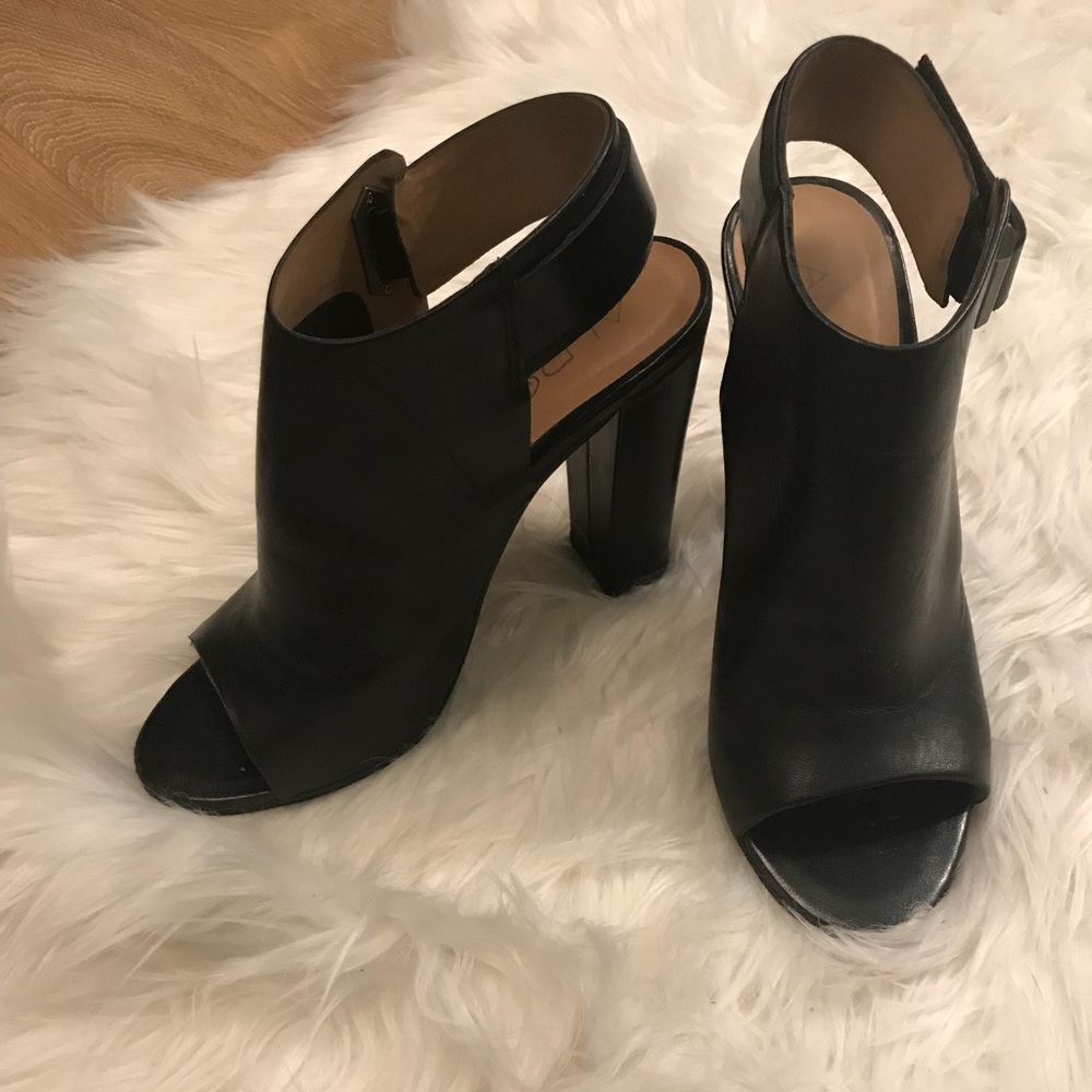 Aldo • Black Open Toe