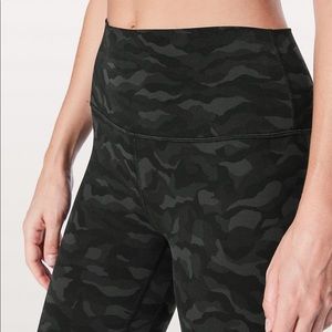 BNWT size 6 Camo align ll