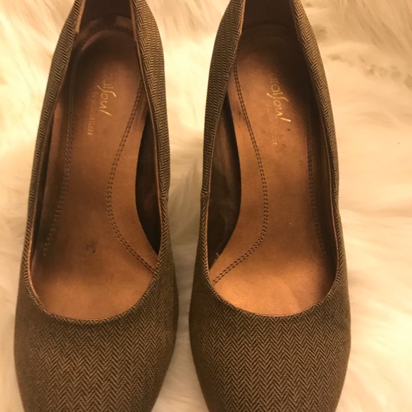 Brownish-green Comfortable Shoe Size 8 - Picture 2 of 8