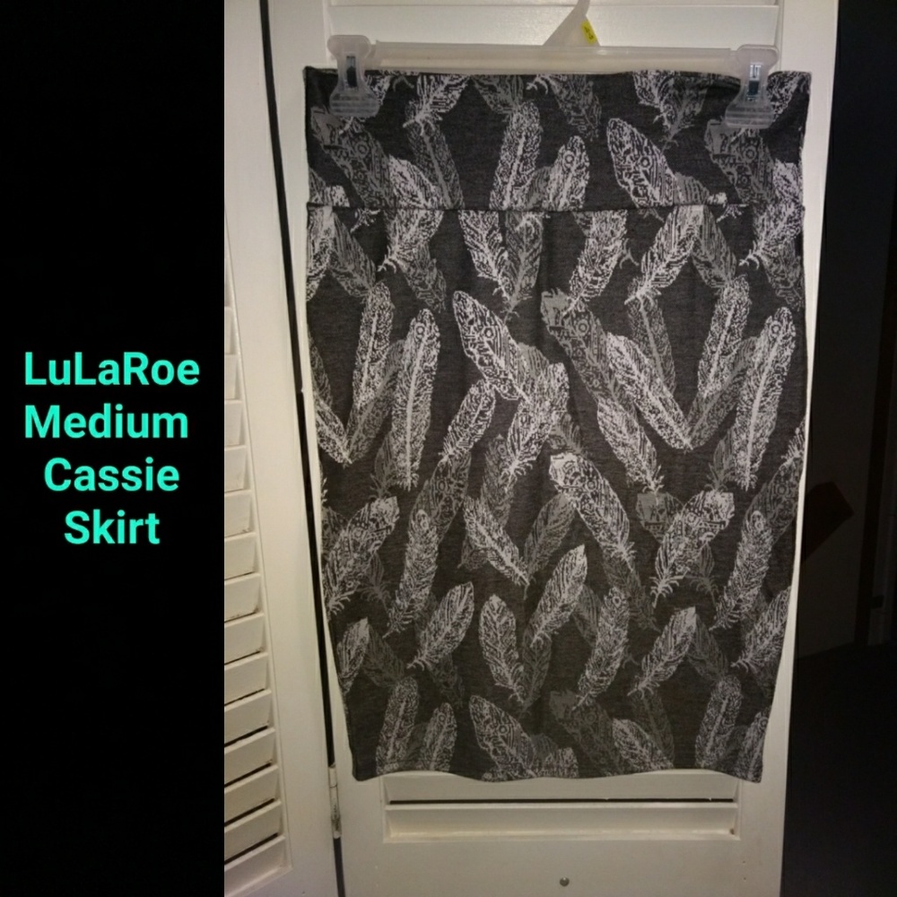 Medium Charcoal Feathers LuLaRoe Cassie Skirt