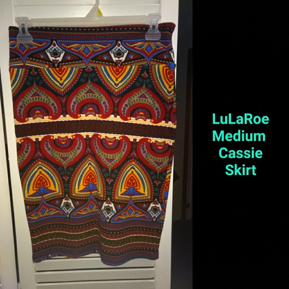 Medium LuLaRoe Cassie Skirt