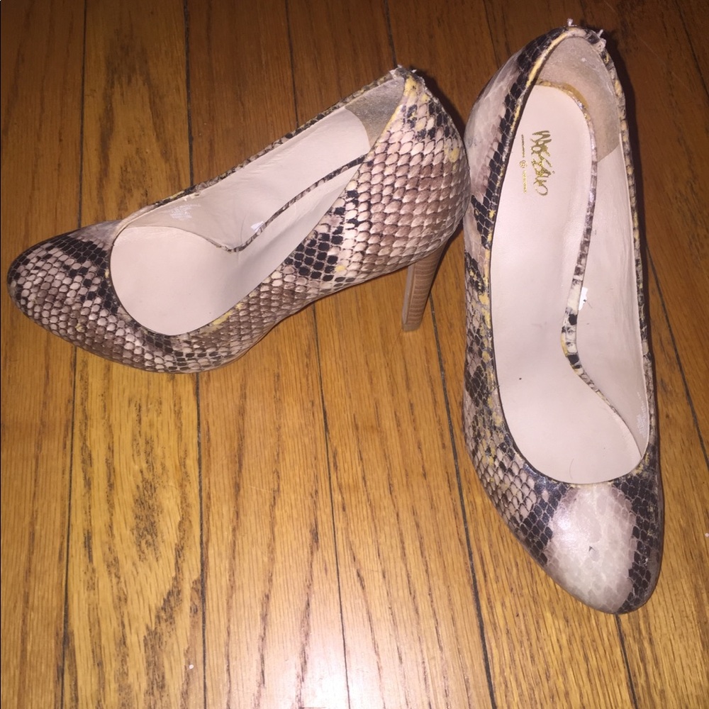 Mossimo faux rattlesnake print heels.