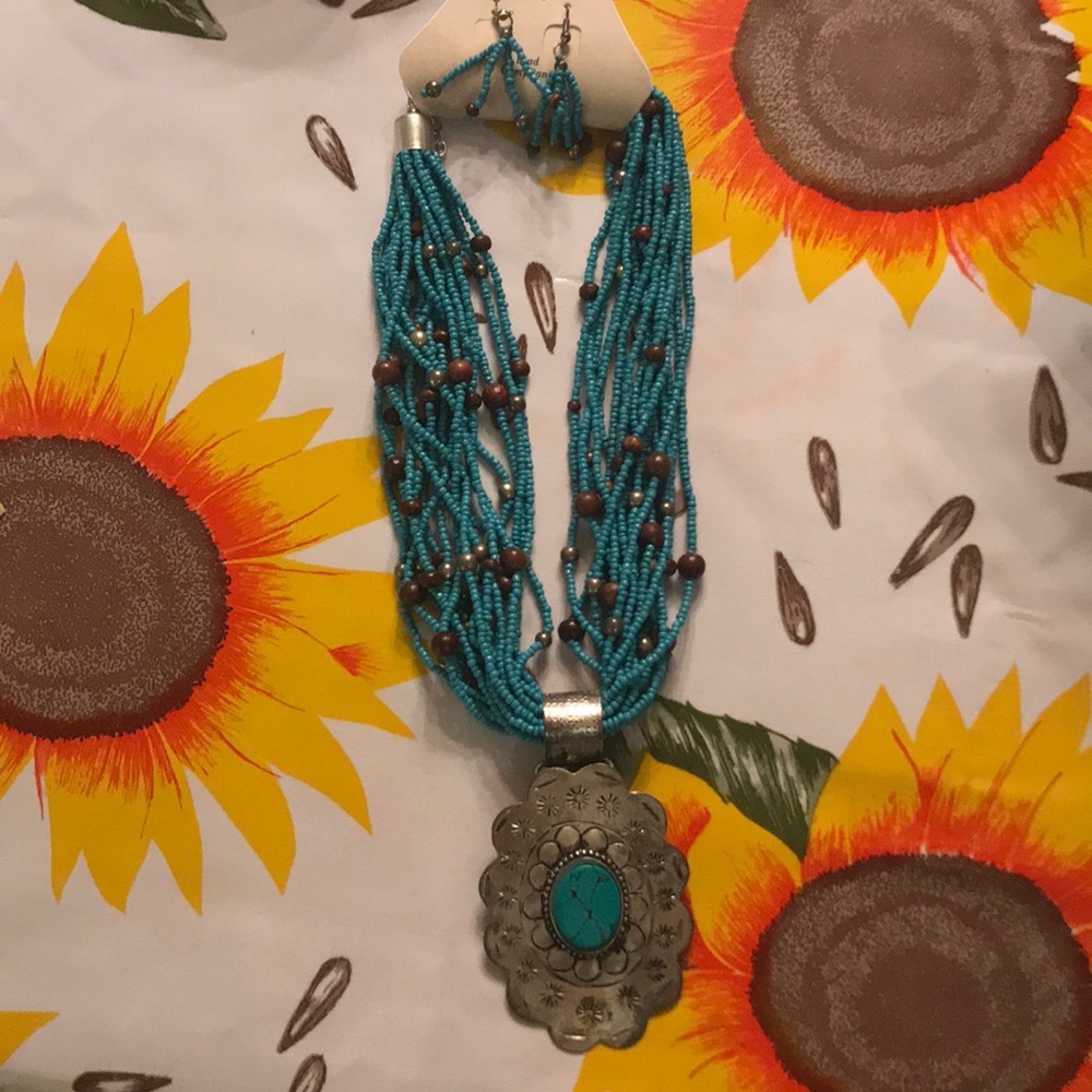 Beaded turquoise necklace with earrings