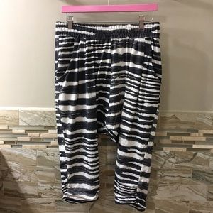 Nike Drop Crotch Training Capri Pants