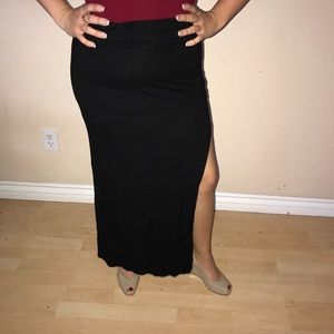Black skirt with slit
