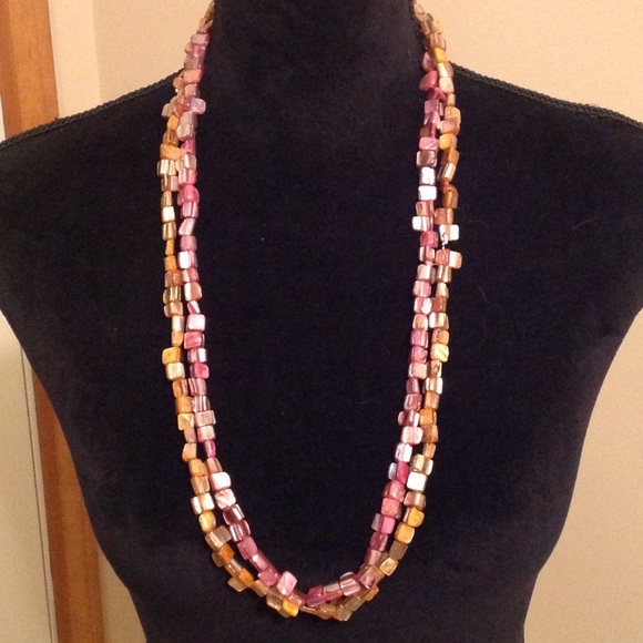 🌸 7 Piece Necklace & Bracelet Set 🌸 - Picture 12 of 14