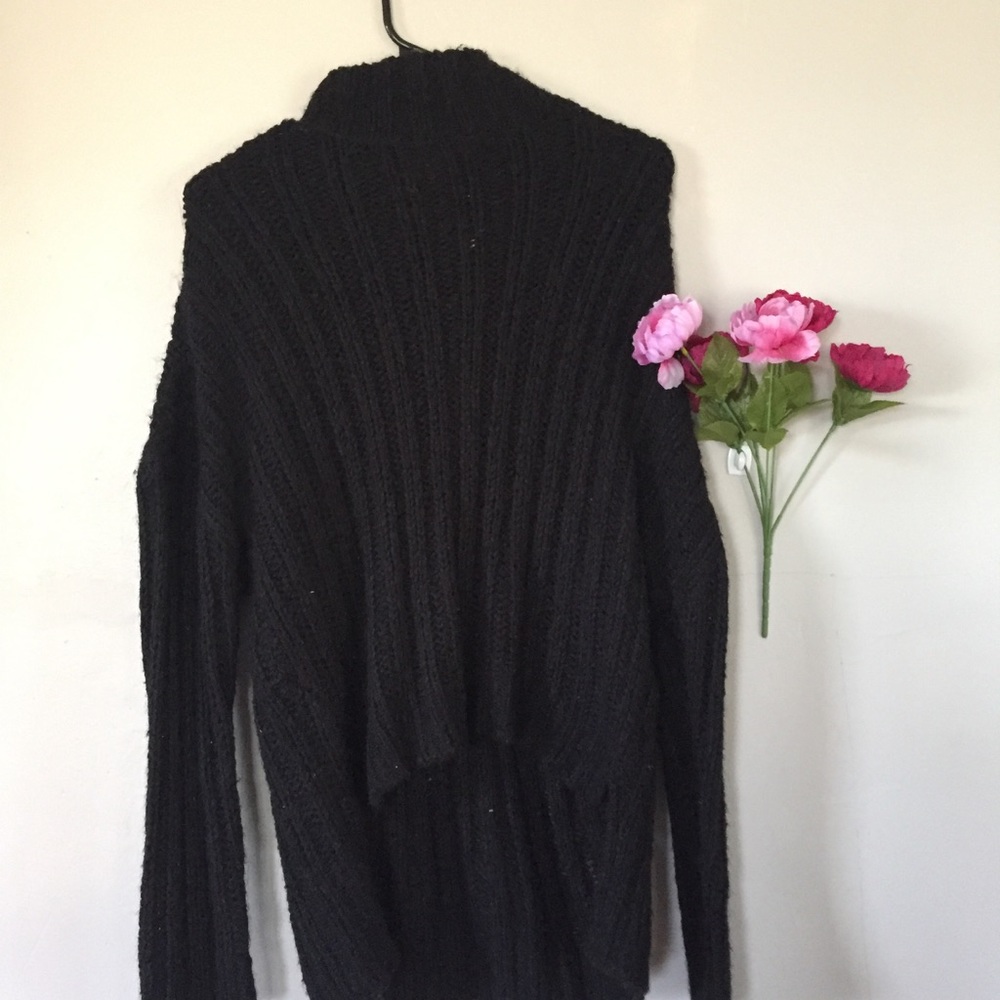 Oversized black knit sweater turtleneck