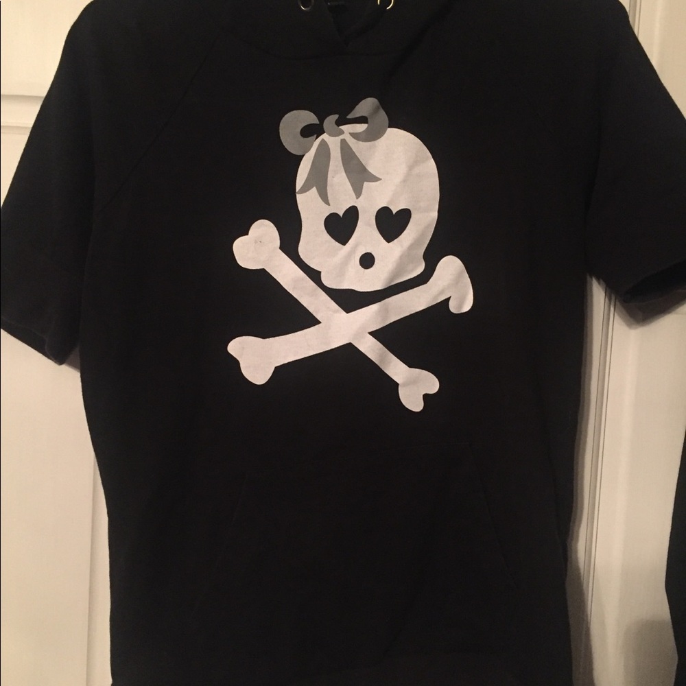 RUE 21 short sleeve skull hoodie