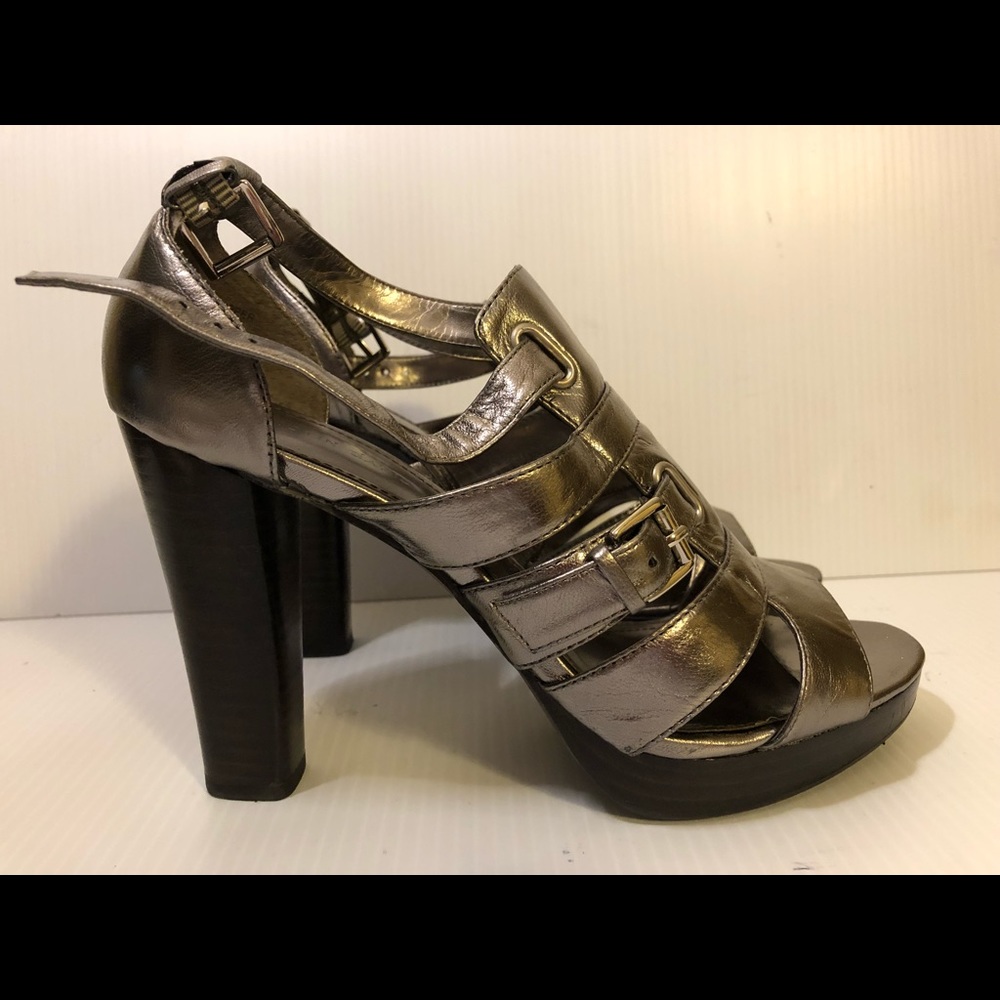 Shoes - Picture 3 of 8