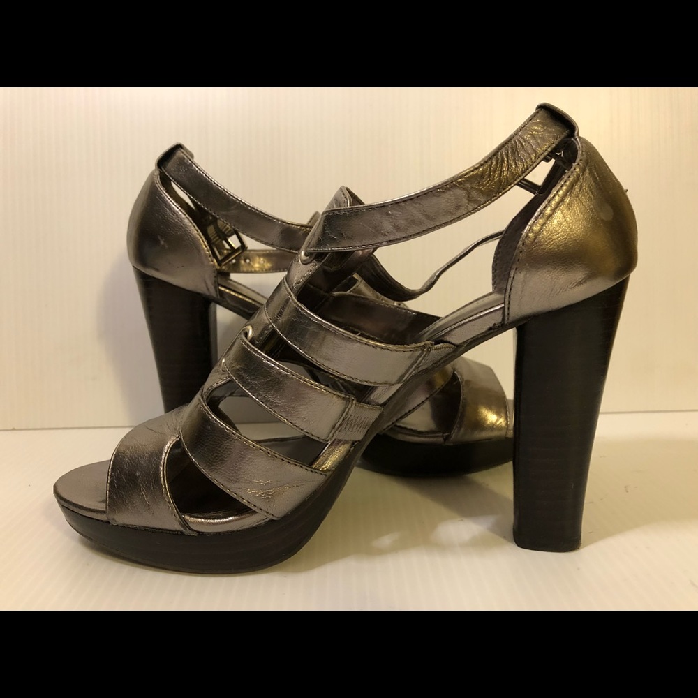 Shoes - Picture 7 of 8
