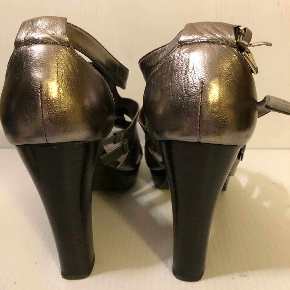 Shoes - Picture 2 of 8