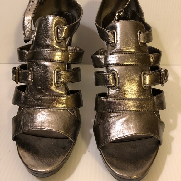 Shoes - Picture 6 of 8