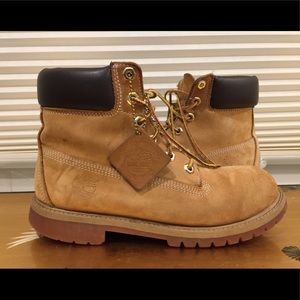 Classic Timberland Boots - 6M