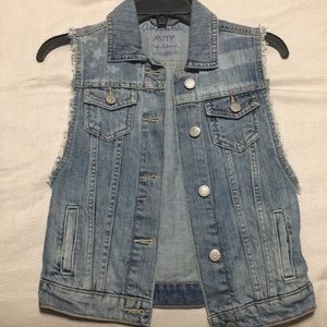 Jean Vest